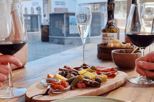 Tapasanretning og vinmenu