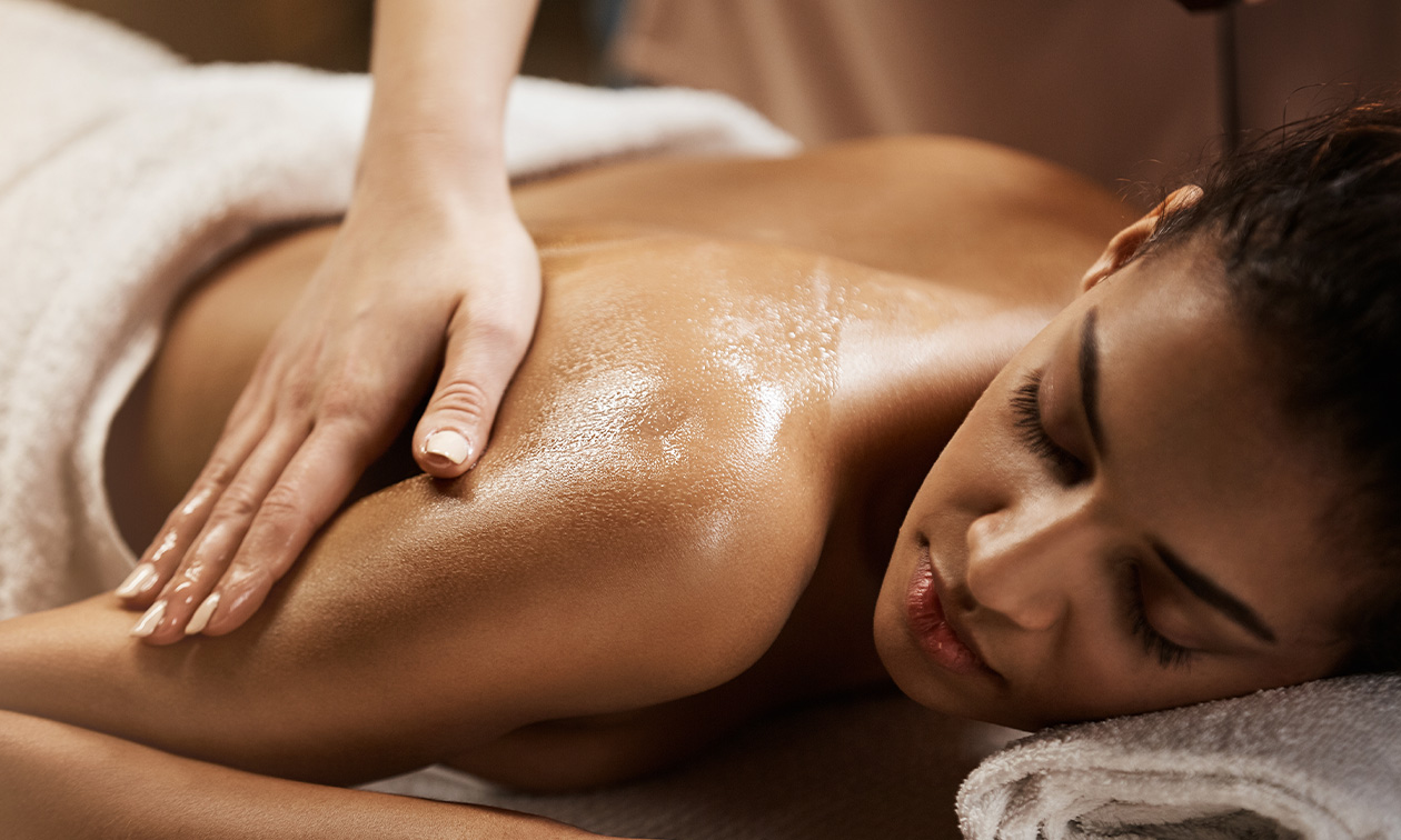 Massage au choix + boisson au choix + évtl. gommage et sauna à Bruxelles