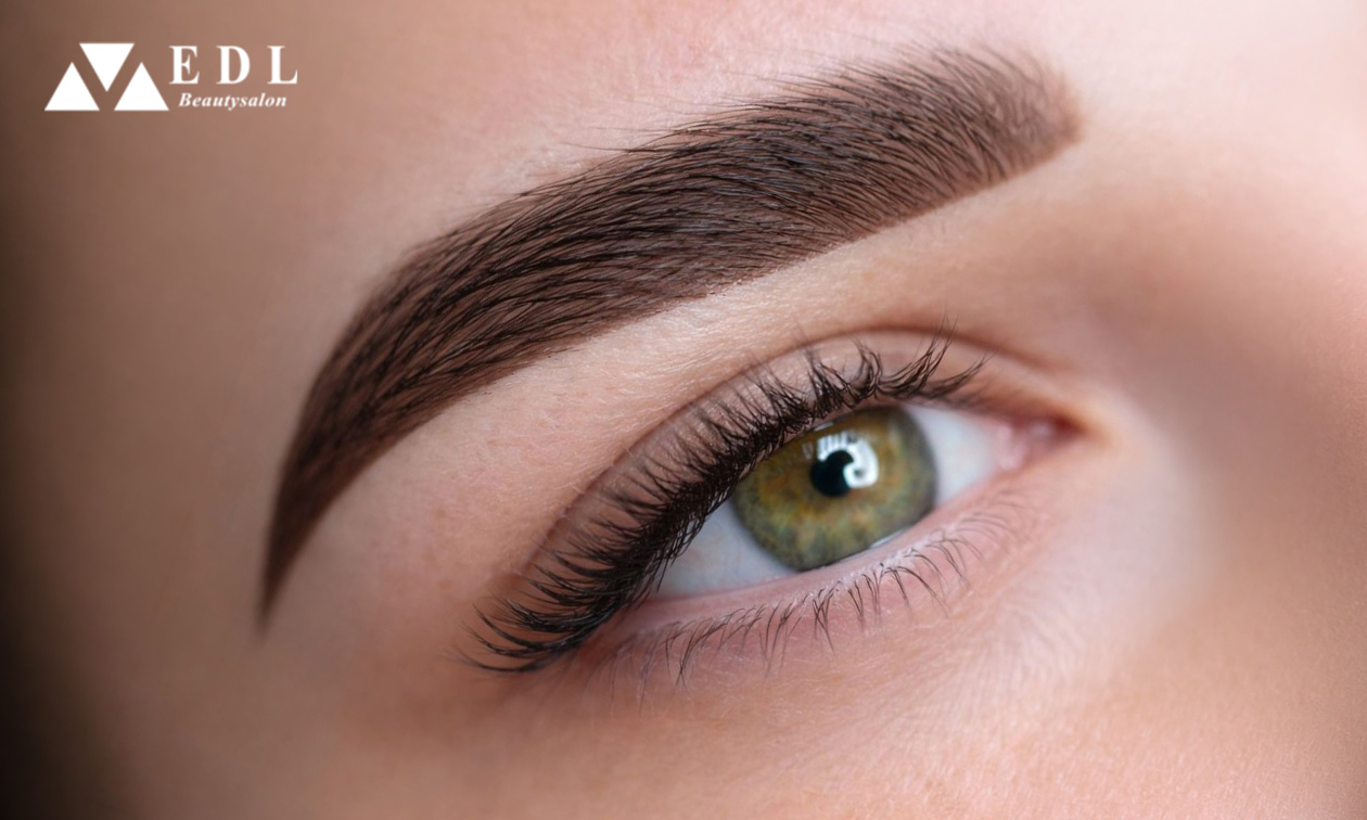 Powderbrows (PMU) + evt. nabehandeling of hybrid brows (shaping + tinting)
