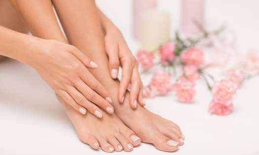 Manicure- of pedicurebehandeling + gellak of BIAB