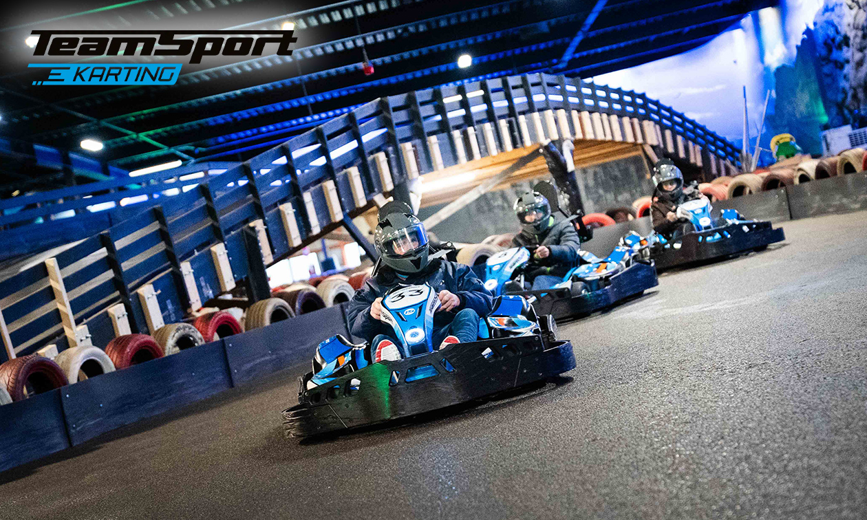 Karten (2 heats) in een elektrische kart + frisdrank + balaclava