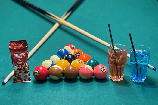 Pool, øl og peanuts for 2